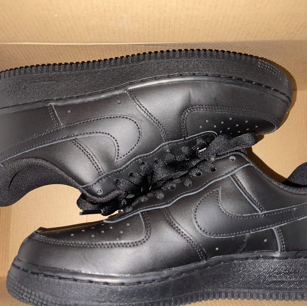 All black air forces 1